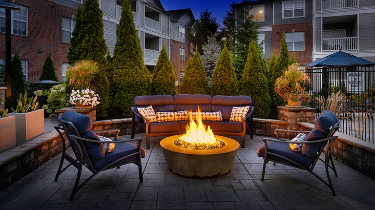 Outdoor Fire Pit and Lounge Seating